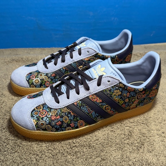Adidas gazelle j
London floral embroidery 
Brand new - Picture 6 of 13